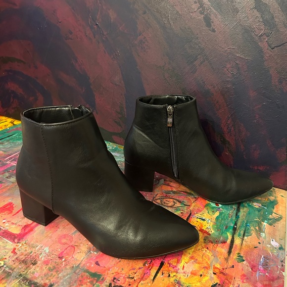 Weeboo Black Leather Booties - Size Women’s 9 - Picture 3 of 10